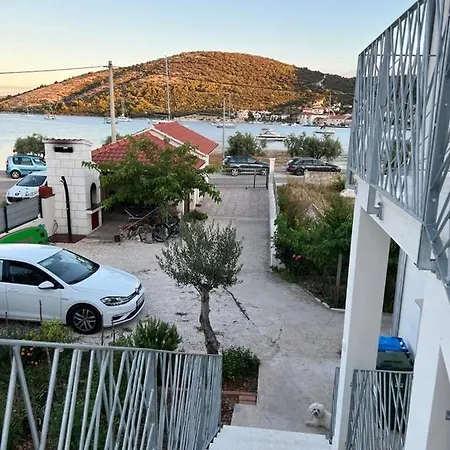 Διαμέρισμα Leonora *